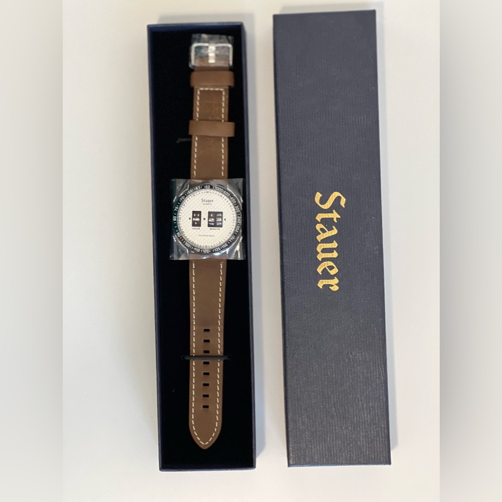 Watch Authentic/Good condition/ Like New